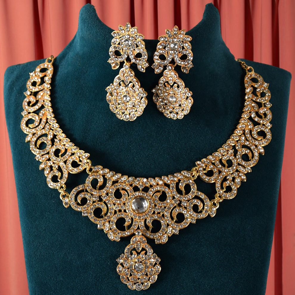 "Royal Gold-Plated Kundan Choker Necklace Set with Matching Earrings"