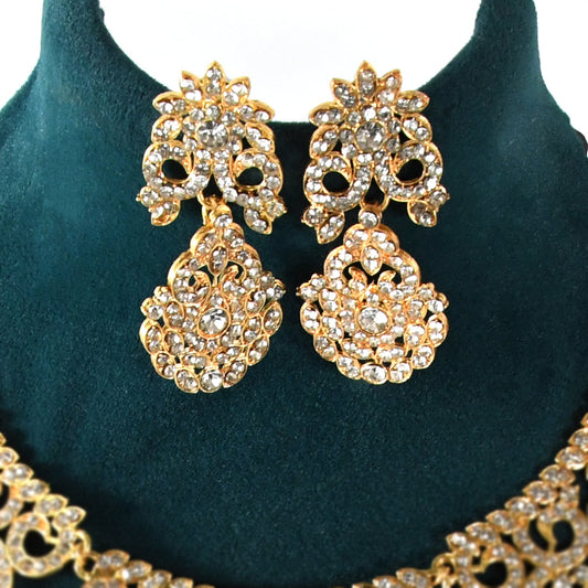 "Royal Gold-Plated Kundan Choker Necklace Set with Matching Earrings"
