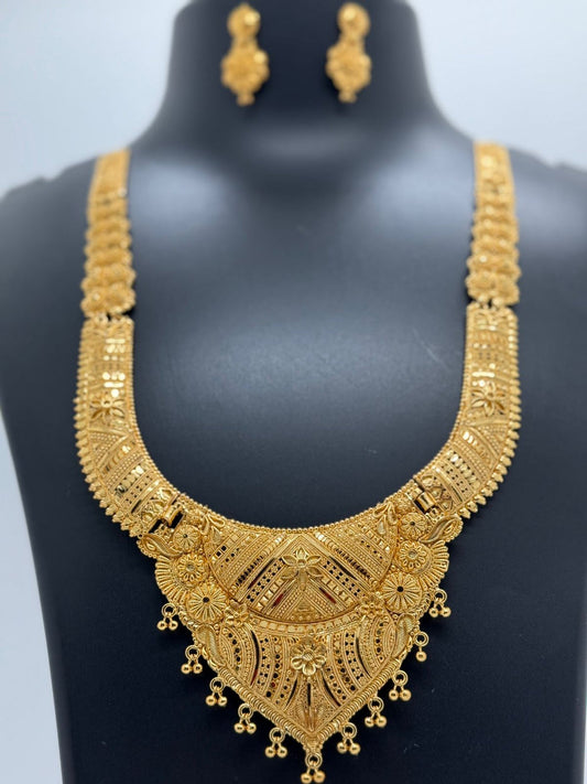 “Antique‑Style Gold‑Plated Rani Haar on Silver Base with Emerald Accents”