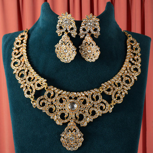 "Royal Gold-Plated Kundan Choker Necklace Set with Matching Earrings"